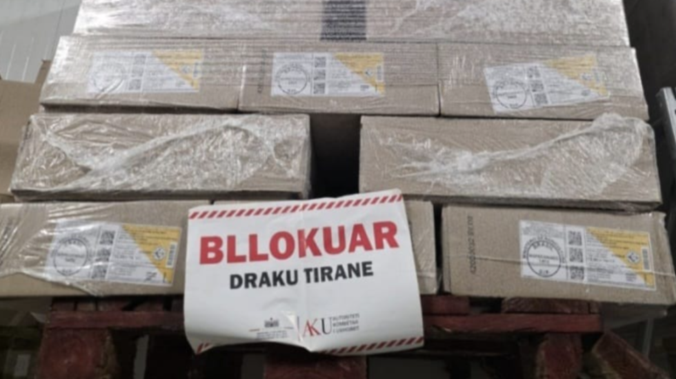 AKU bllokon 5 ton djathë dhe 944 kilogramë fileto pule