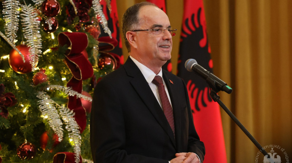Krishtlindja, krerët e shtetit urojnë, Begaj: Le të jetë kjo ditë burim paqeje dhe gëzimi
