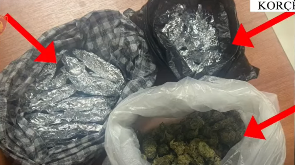 Zjarrfikësi në Pogradec përdorte lokalin për të shitur drogë, arrestohet