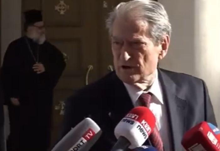 Berisha viziton Katedralen “Ringjallja e Krishtit”: Krishtlindje më të mira vitin e ardhshëm