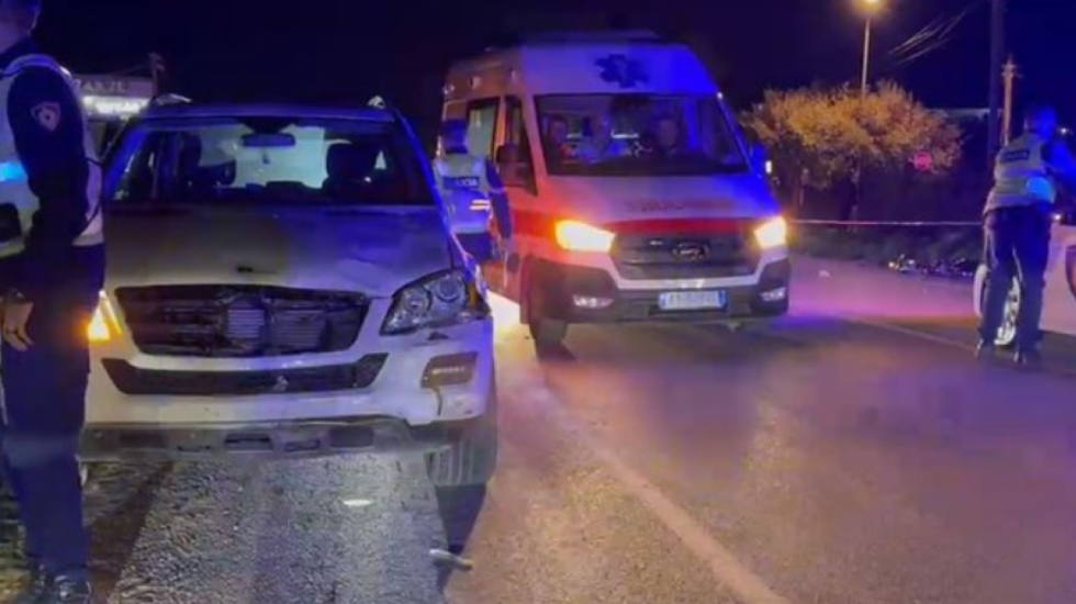 ‘BMW’ përplaset me kalin në Lushnje, përfundon në spital pasagjerja