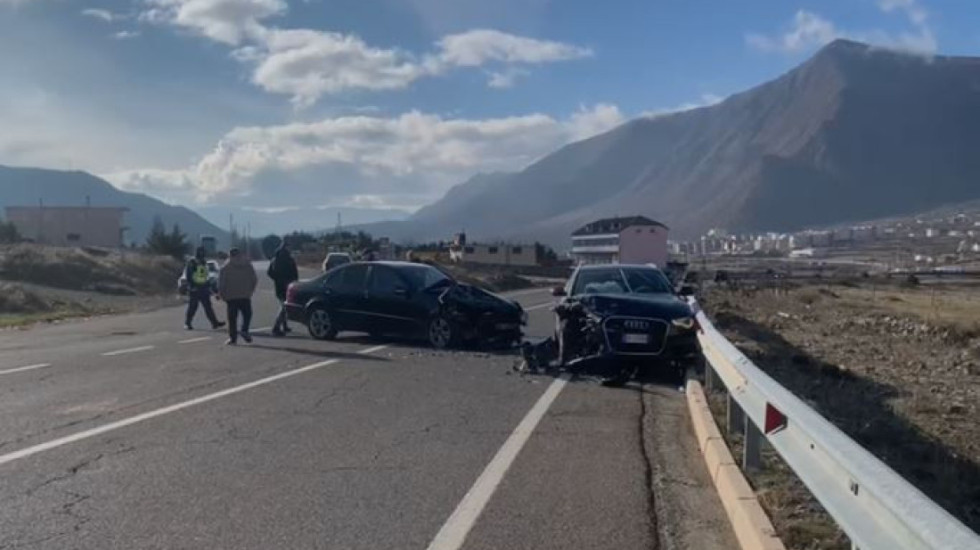 Aksident me 4 të plagosur në Maqellarë