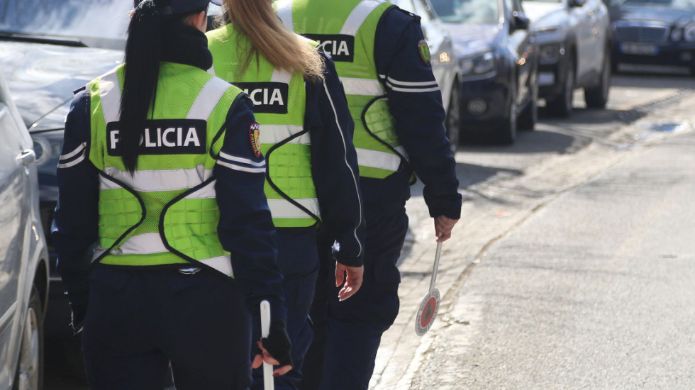 Emigrantët kthehen në shtëpi, trafik i rënduar drejt Tiranës