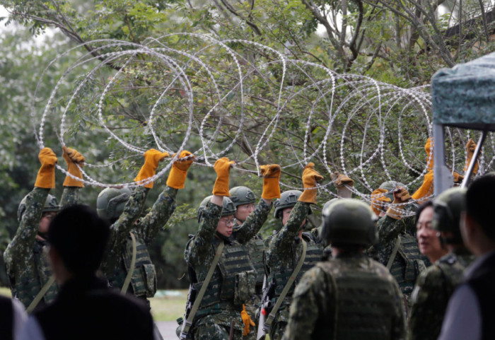 Kina, sanksione ndaj 20 kompanive amerikane: I shesin armë Tajvanit