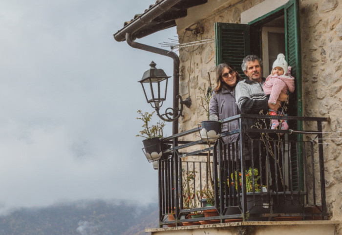 “Lindi një fëmijë!”, fshati italian në festë për foshnjen e parë në 30 vite