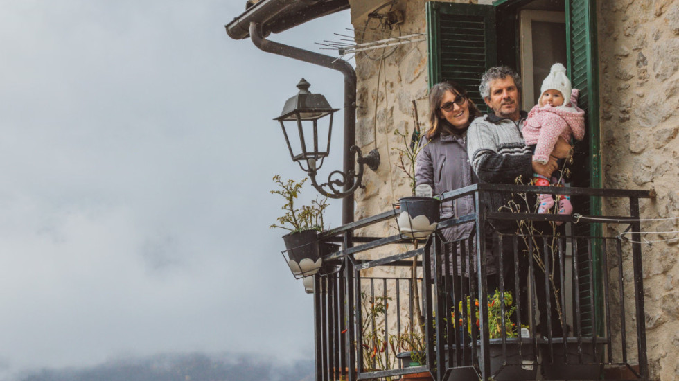 “Lindi një fëmijë!”, fshati italian në festë për foshnjen e parë në 30 vite