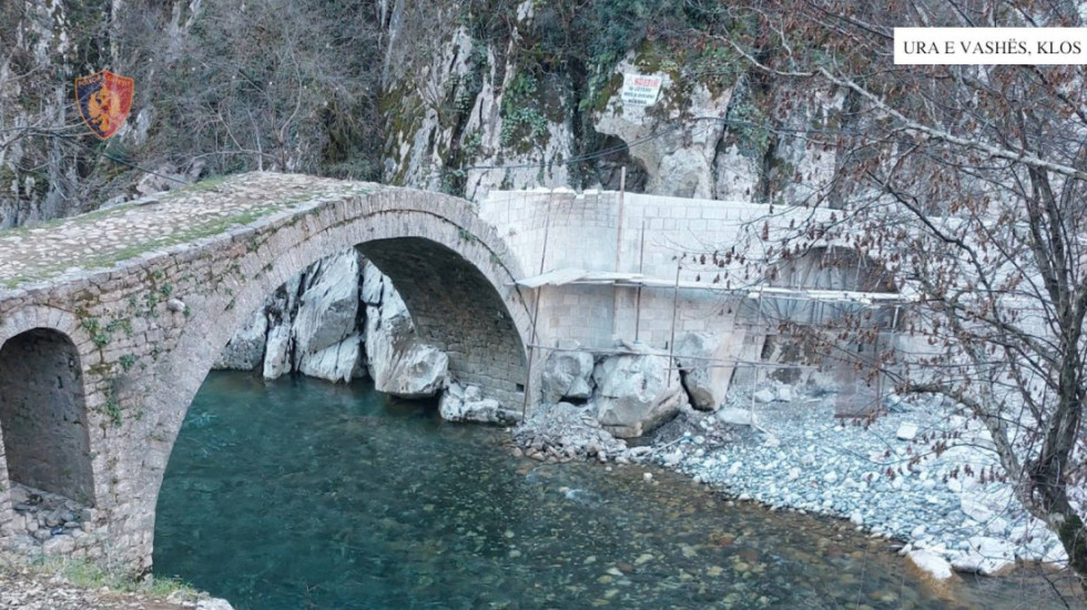 Kreu ndërhyrje dhe ndërtoi në monumentin e kulturës “Ura e Vashës”, arrestohet