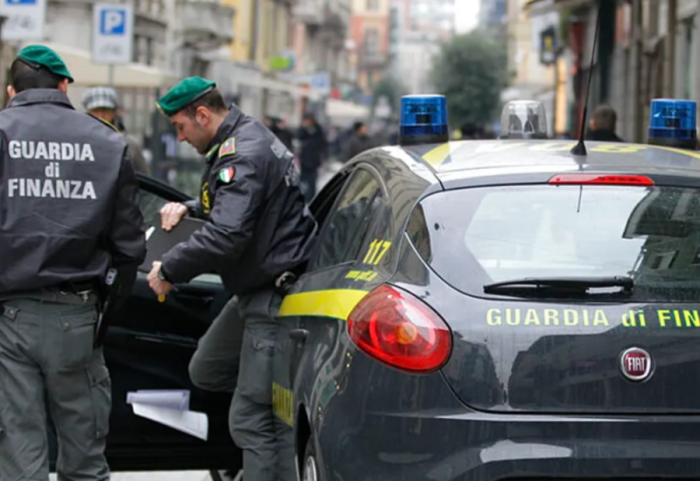 Makthi 10-ditor në Itali, vajza mbahet peng dhe torturohet nga partneri