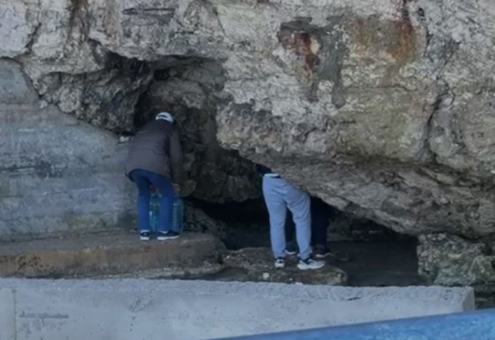 Vlora, në ditën e tretë pa ujë, spitali furnizohet me autobote