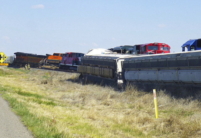 Treni del nga shinat, me dhjetëra viktima e të plagosur në Meksikë