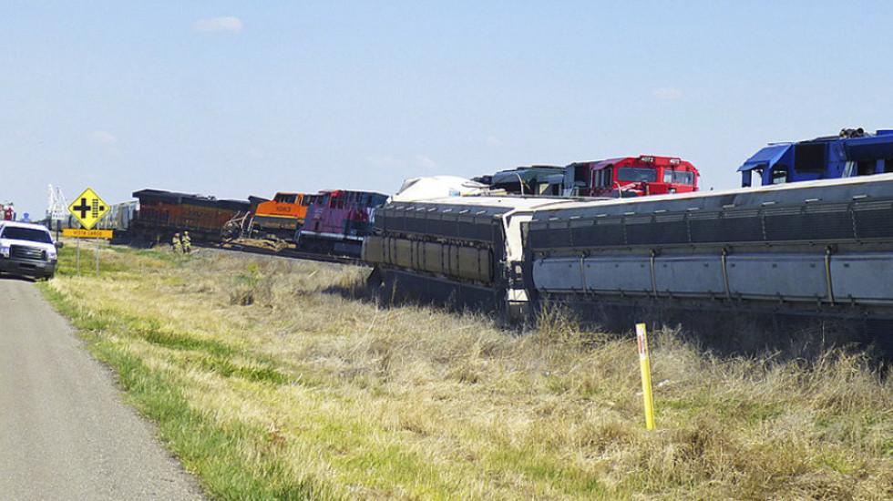 Treni del nga shinat, me dhjetëra viktima e të plagosur në Meksikë