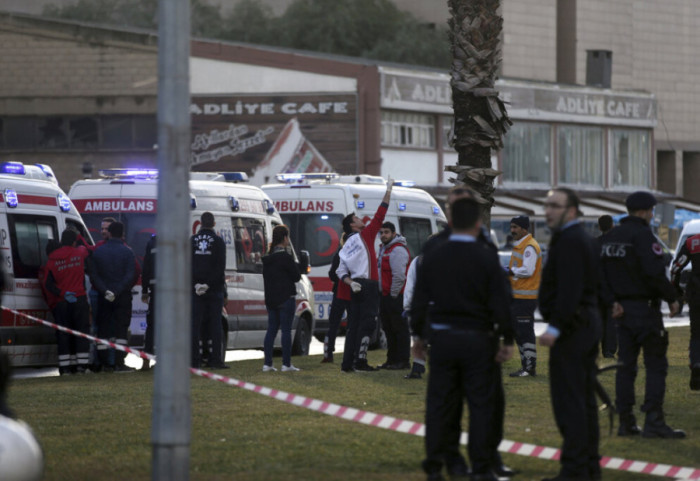 Tronditet Turqia, 3 policë të vrarë dhe 8 të plagosur gjatë një operacioni kundër ISIS