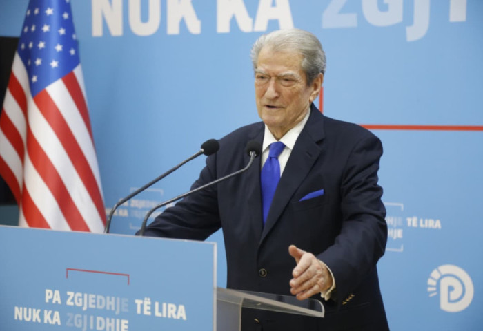 Berisha e lidh rrëzimin e Maduros me fatin e Ramës: Po shkohet drejt një grushti shteti, fjalën e ka populli