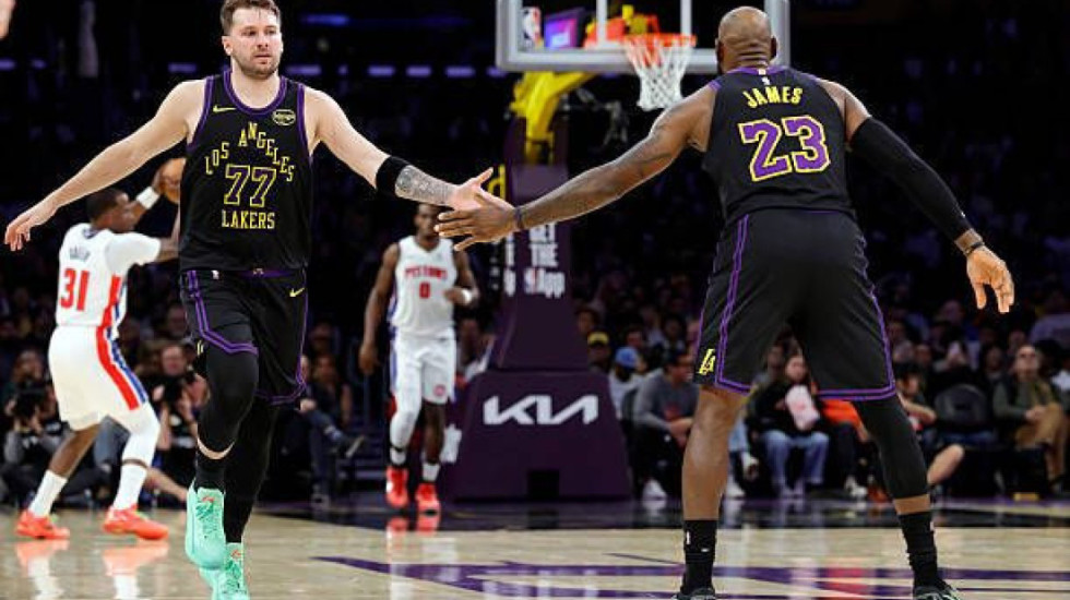 NBA: Detroit prish festën e LeBron, Lakers sërish në krizë