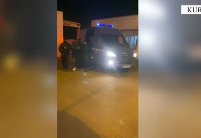 I dehur dhe me kallashnikov thyente çfarë gjente, kapet 28 vjeçari në Laç