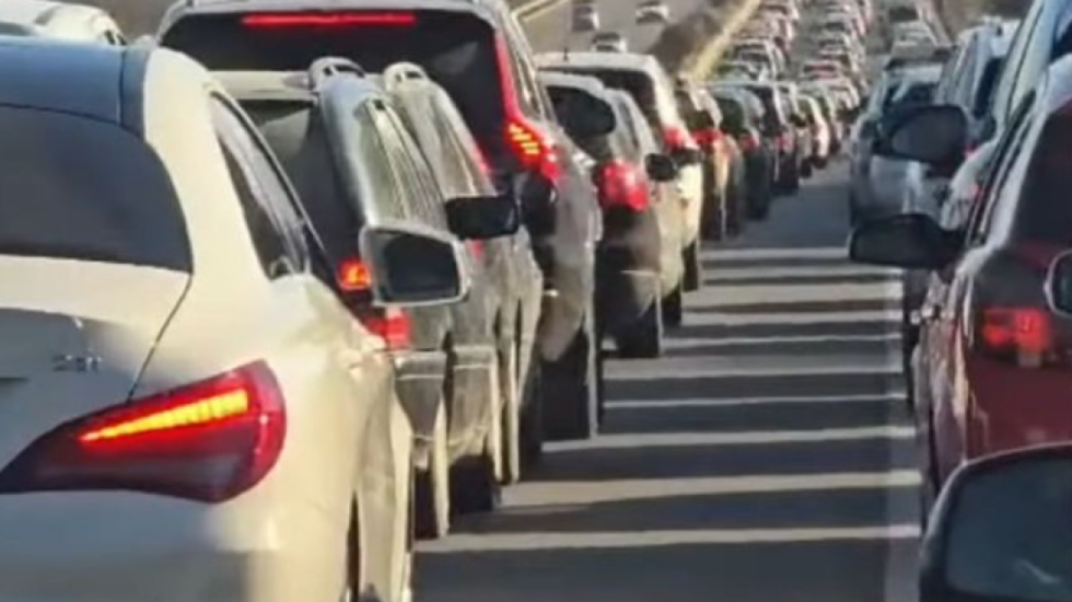 Elbasanit nuk i ndahet trafiku as në ditën e parë të vitit