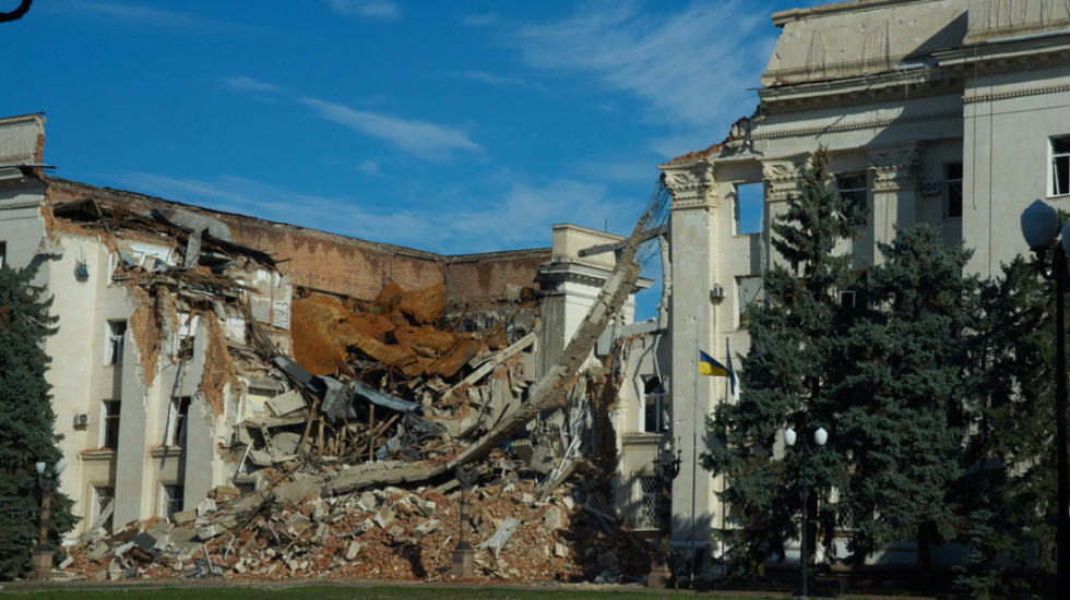 Dronë mbi një hotel në Kherson, 24 viktima, Rusia akuzon Ukrainën: Sulm terrorist