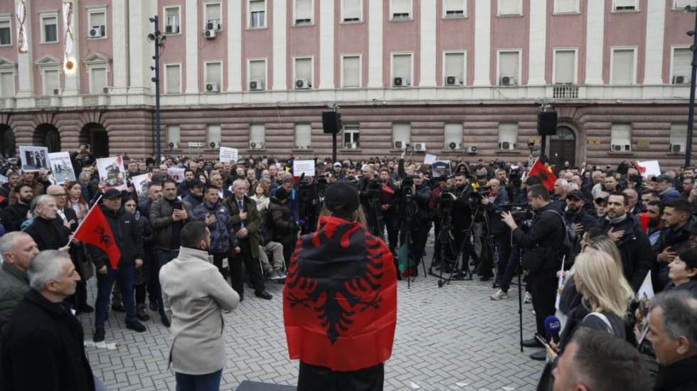 Çështja “Balluku”, nis protesta para Kryeministrisë