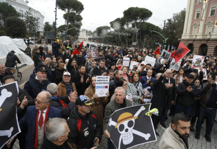 Sot protesta e Partisë Demokratike, policia e Tiranës zbulon masat