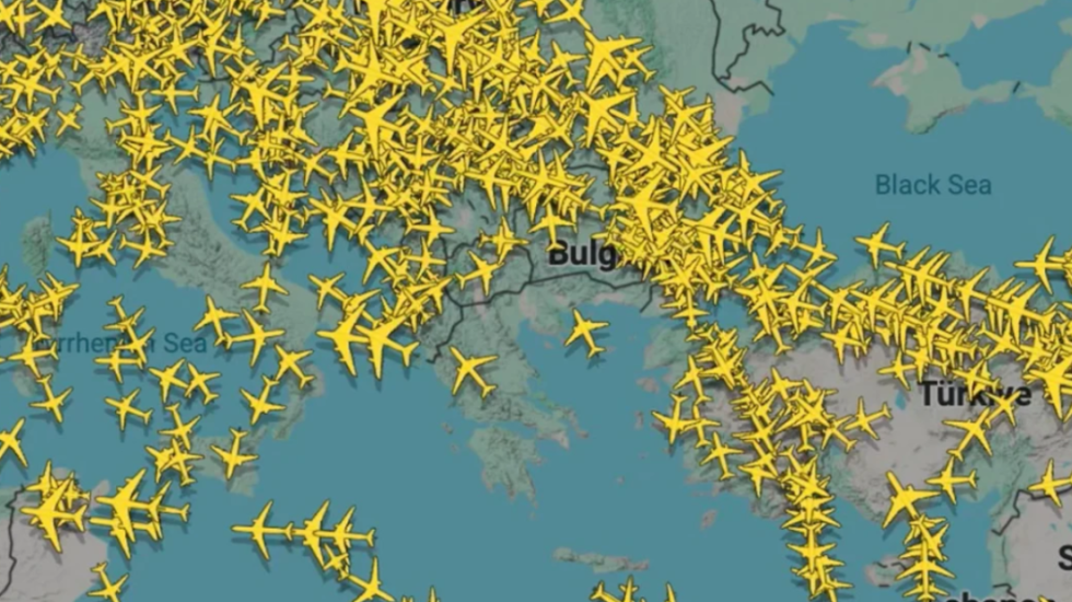 Avionët mbesin në ajër, mbyllet hapësira ajrore e Greqisë për shkak të problemit me frekuencat e radios