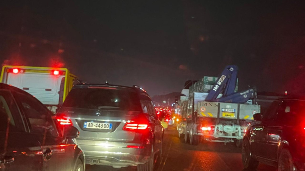 Tre ditë trafik, paralizohet sërish qarkullimi i mjeteve në aksin Elbasan-Librazhd