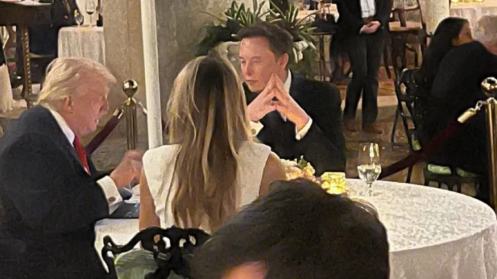 Musk dhe Trump "shkrijnë akujt", e nisin vitin me një darkë në Mar-a-lago