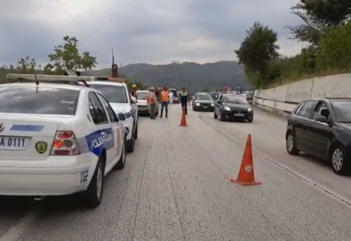 Aksident në Durrës, tre të plagosur