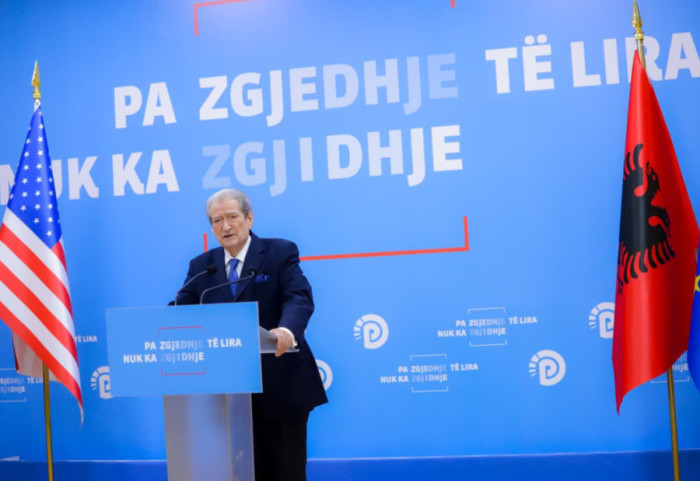 Berisha: Revolucioni iranian drejt fitores, diktatura e Ajetollahëve në grahmat e fundit