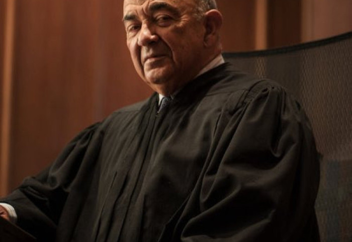 Ish-ushtarak, hebre ortodoks: Kush është gjyqtari 92-vjeçar, që do të “marrë në dorë” Maduron