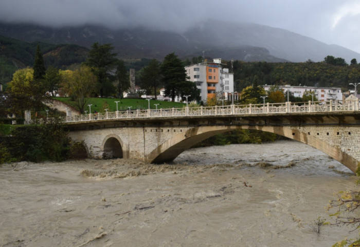 Paralajmërim për rrezik përmbytjesh në veri dhe jug të Shqipërisë