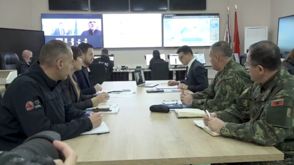 Pirro Vengu mbledh Komitetin e Emergjencave Civile për situatën nga reshjet