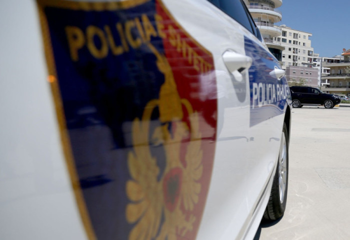 Sherr me qytetarin për parkimin, polici nxjerr armën, AMP nis hetimin