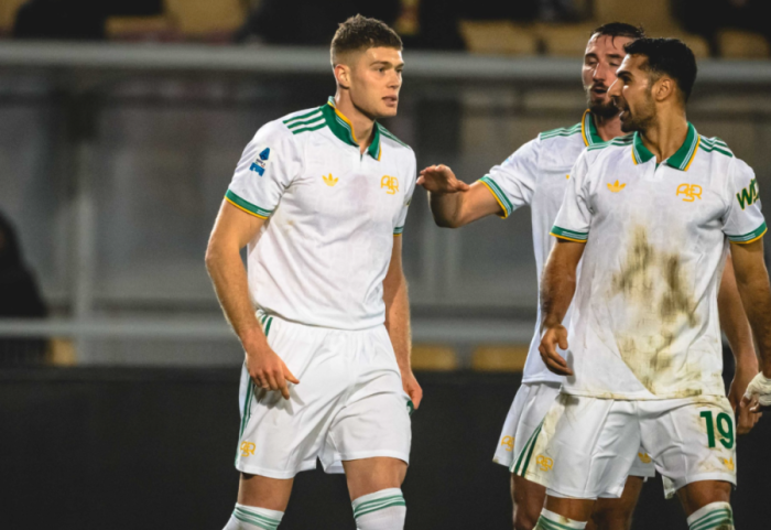 Roma i afrohet kreut të Serie A, mposht Lecce-n e Ramadanit