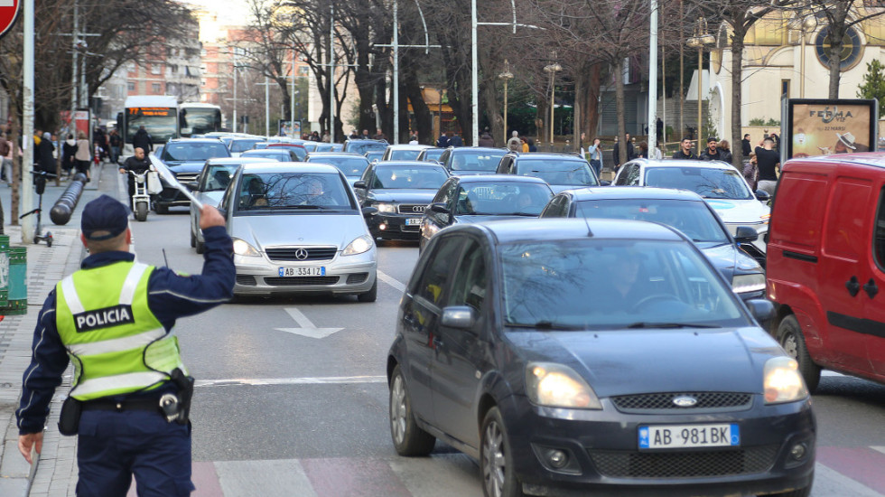 Gjoba pa arsye, pezullohen 4 punonjës policie në Berat