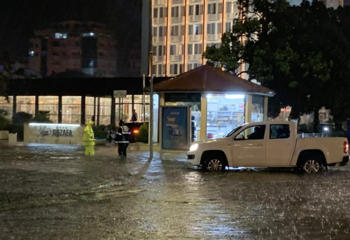 Uji deri në 40 cm në Obot, moti i keq “paralizon” Shkodrën