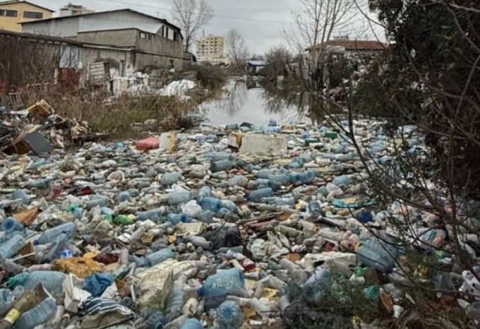 Situata nga përmbytjet, Rama: Plehrat vend e pa vend taposin kanalet