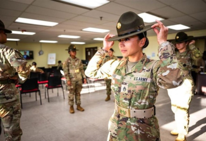 Pentagoni gati të “fshijë” ushtaret femra nga fronti i luftës