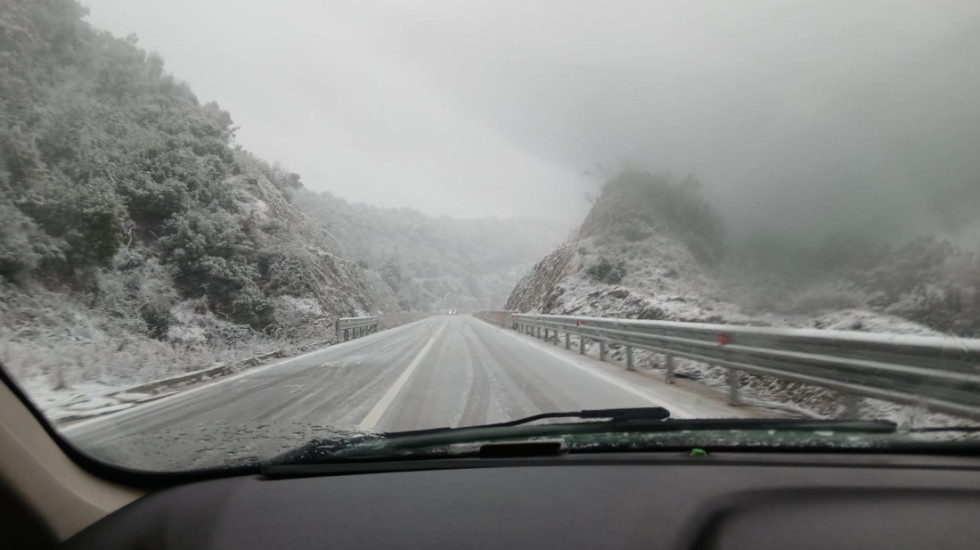 Rikthehen reshjet e borës, zbardhet Dardha dhe Voskopoja
