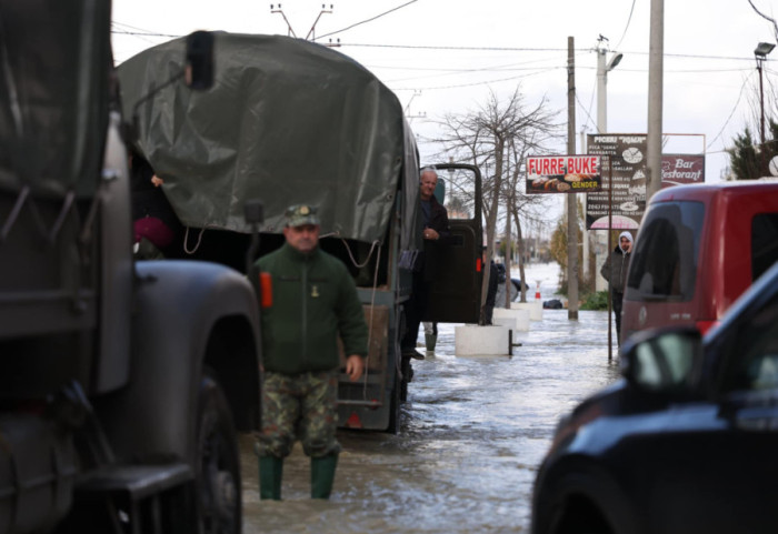 Çahet argjinatura e Semanit, përmbyten fshatrat e Fierit
