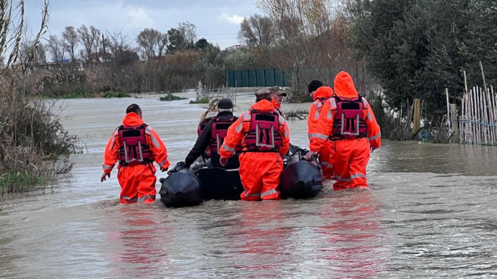 Delegacioni i BE: Ndjekim me shqetësim situatën e përmbytjeve, mbështesim popullin shqiptar