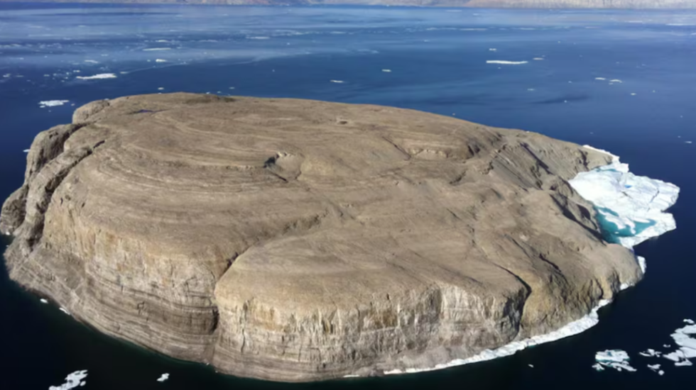 Ishulli që shkaktoi “Luftën e Uiskit” midis Danimarkës dhe fqinjit të SHBA-së