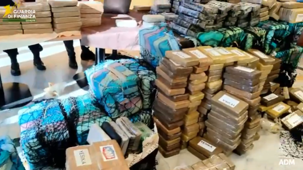 Mijëra “tulla” kokainë, sekuestrohet sasia më e madhe e drogës në Genova