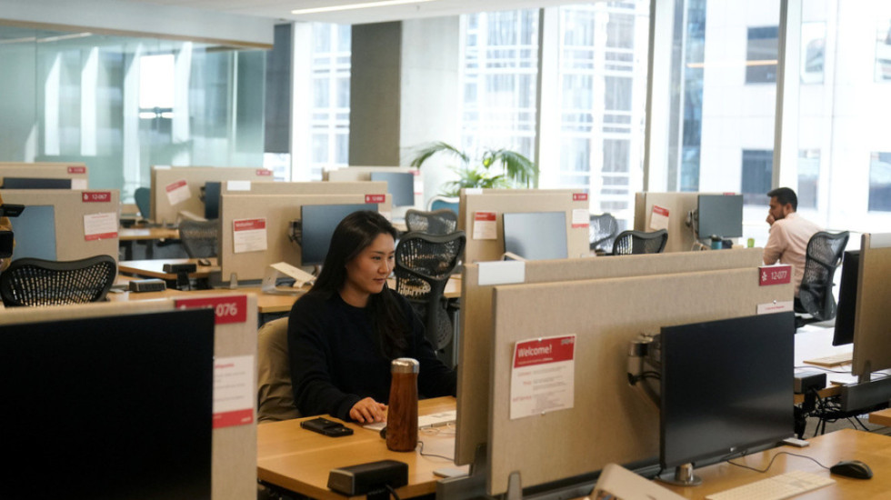 Kërkoi të punonte nga shtëpia të kujdesej për prindërit, u shkarkua pas 25 vitesh, por fiton 165 mijë euro