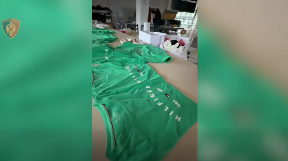 Zbulohet në Kamëz magazina me veshje kontrabandë dhe logo false