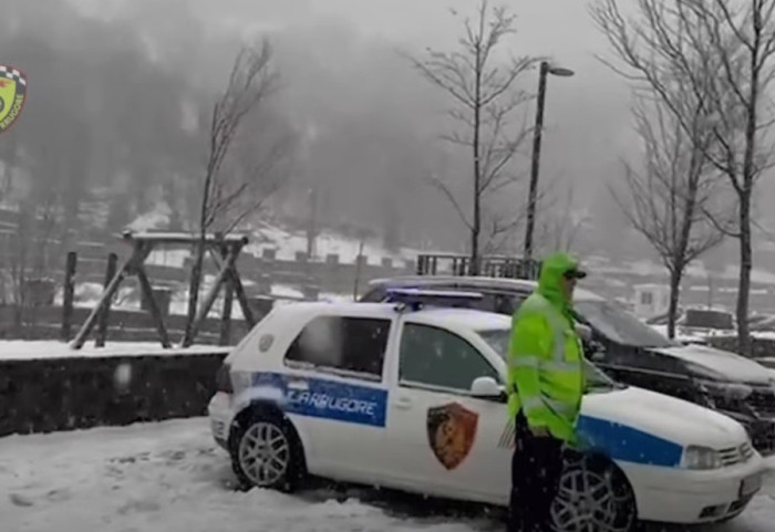 Moti i keq, policia apel drejtuesve të mjeteve: Lëvizni me kujdes!