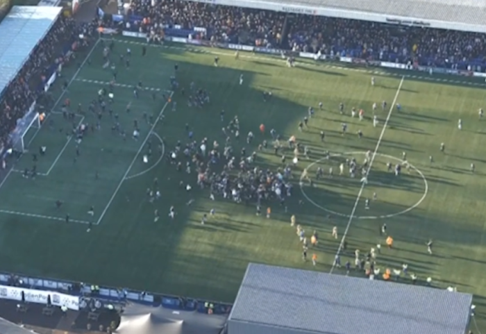 Çmenduri në Angli, skuadra me “punëtorë ndërtimi” eliminon nga kupa kampionët në fuqi!