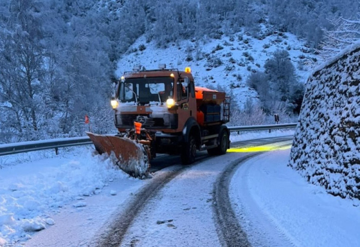 Reshjet e borës, Rama: Borëpastrueset në terren pa ndërperje