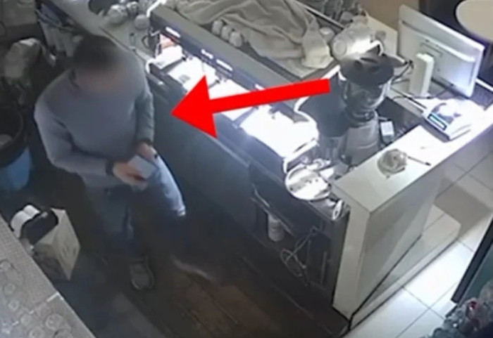 E zbuluan kamerat, vidhte lokalin ku ishte i punësuar