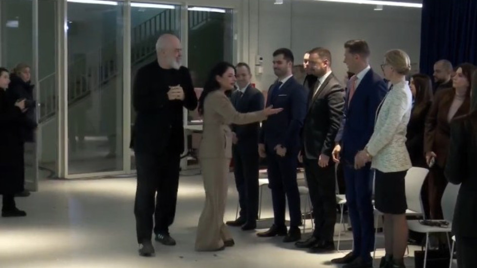 “Shqipëria e pavarur në prodhimin e energjisë”, Rama në parkun eolik të Tropojës