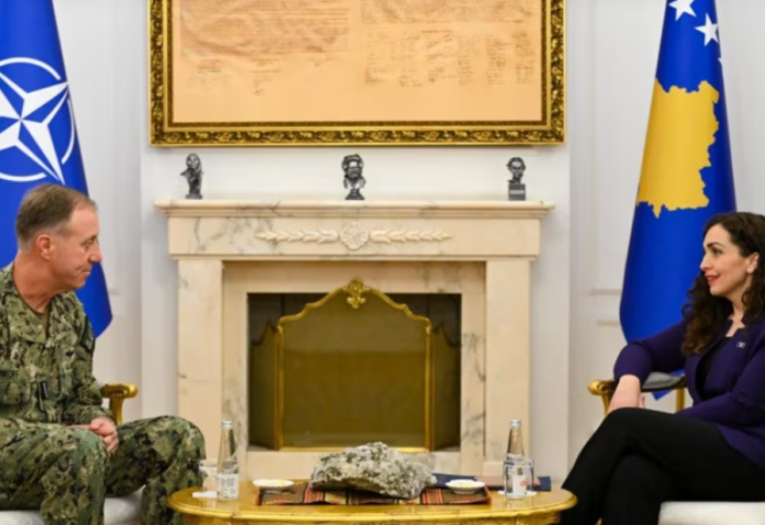 Osmani pret admiralin e NATO-s: Kosova përballet me rrezikun e akteve destabilizuese nga Serbia